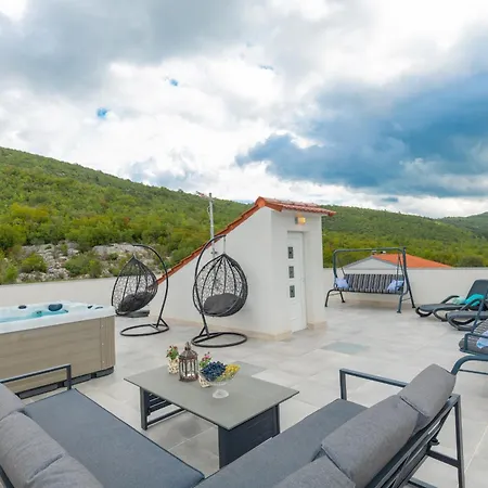 Hill Stars, Makarska- Slivno *
